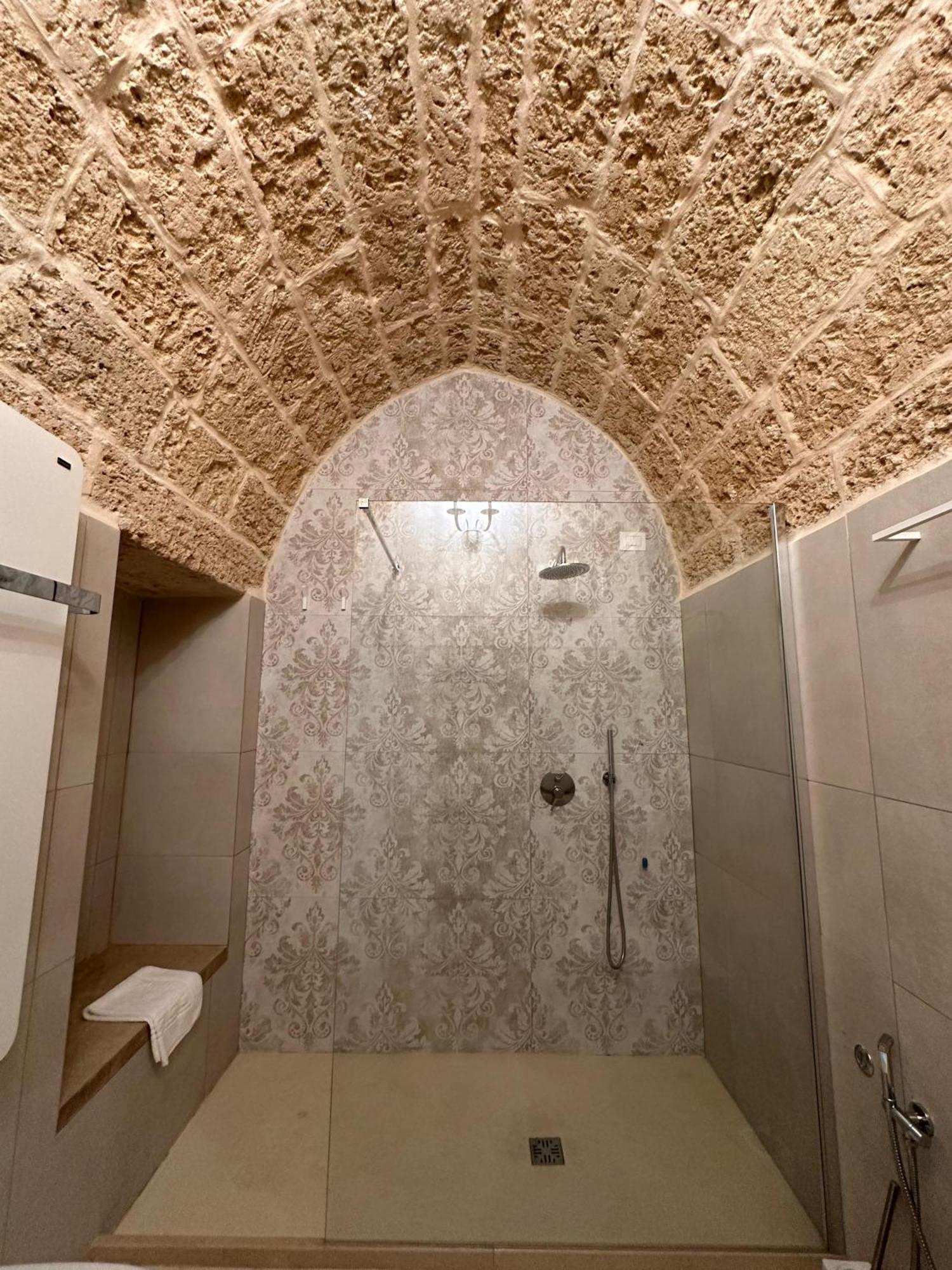 Palazzo Alma Luxury Rooms Casarano Buitenkant foto